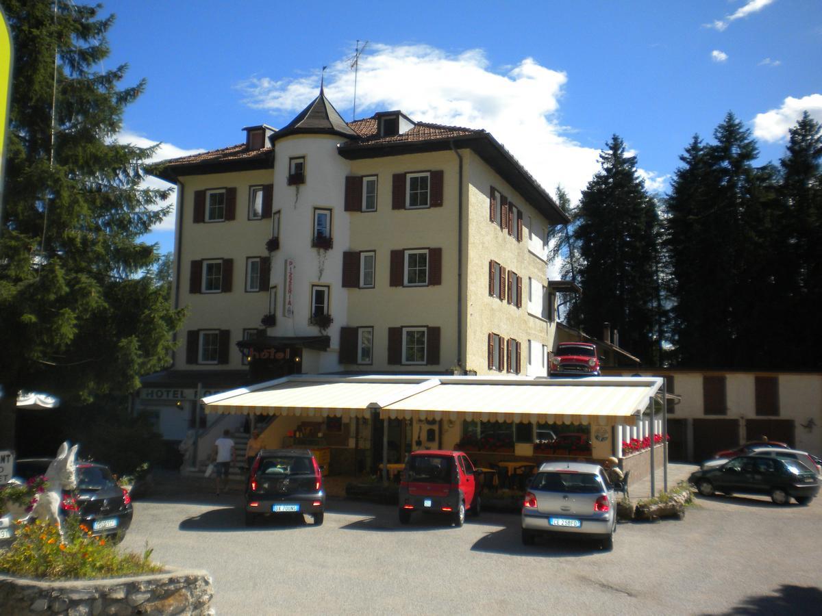 Hotel Roen Ruffre-Mendola Exteriér fotografie